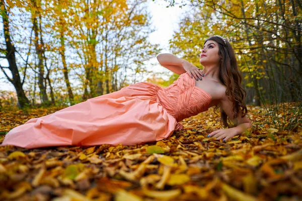 Portrait Beauté Automnal Une Jeune Femme Dans Une Forêt Chênes — Photo