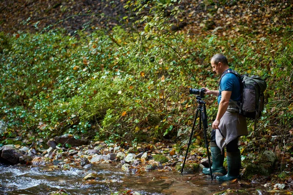 Fotografía Naturaleza Profesional Con Gran Mochila Cámara Trípode — Foto de Stock