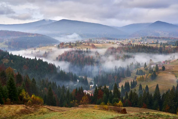 Sabah Sisli Sisli Bir Dağ Köyü — Stok fotoğraf