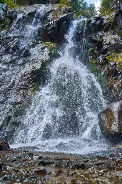 Landschap Met Een Prachtige Waterval Bergen — Stockfoto