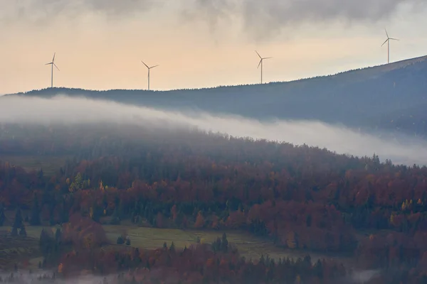 Windturbines Een Berg Bij Zonsopgang — Stockfoto