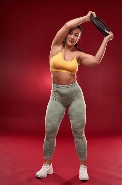 Confident Συν Μέγεθος Νεαρή Γυναίκα Fitness Ενδυμασία Άσκηση Στο Στούντιο — Φωτογραφία Αρχείου
