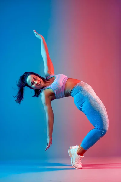 Sebevědomý Velikost Mladá Žena Cvičit Fitness Cvičení Duální Tón Modrá — Stock fotografie