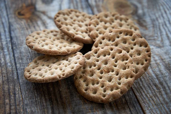 Crispy Bread Biscuits Wooden Board Closeup — Stock Photo, Image