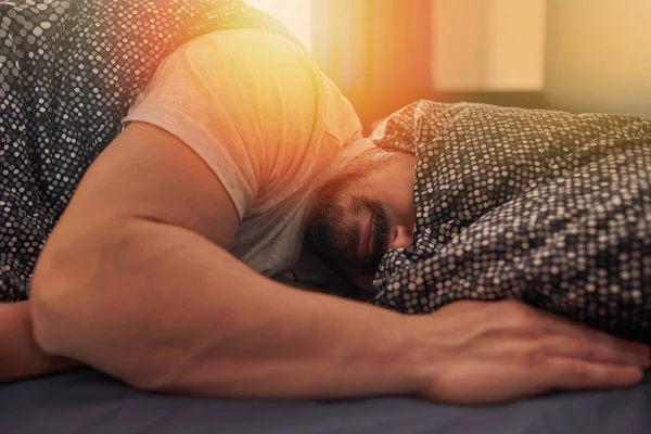 Man Slaapt Nog Steeds Ochtend Niet Bereid Staan — Stockfoto