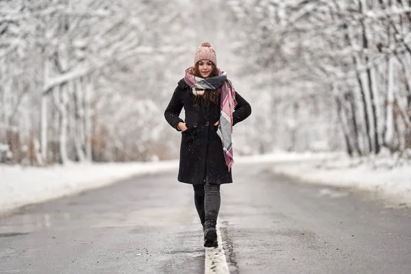 Portrait Beautiful Caucasian Woman Road Snowy Forest — Stock Photo, Image