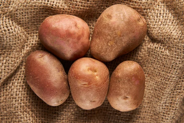 Fechar Batatas Frescas Saco Marrom — Fotografia de Stock