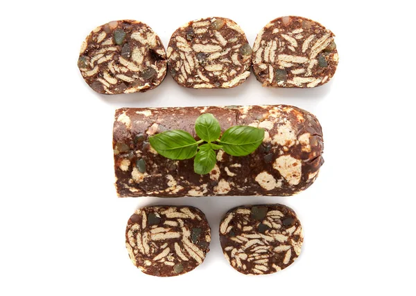 Čokoládový Salám Vlašskými Ořechy Sušenkami Bílém Pozadí — Stock fotografie