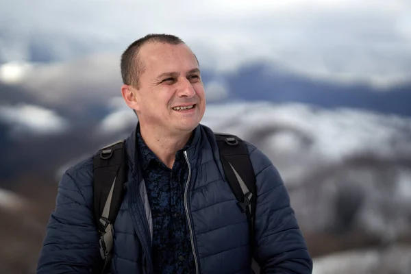 Homme Âge Moyen Caucasien Dans Beau Paysage Hiver — Photo