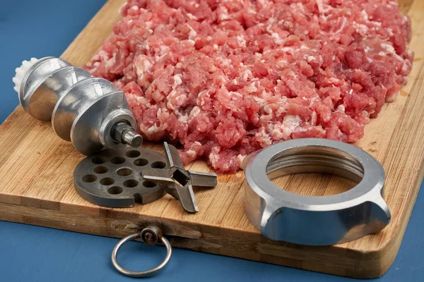 Meat Grinder Parts Minced Meat Wooden Board — Stock Photo, Image