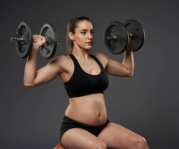 Pregnant Weight Lifter Hispanic Woman Doing Fitness Exercises Studio Shot — 图库照片