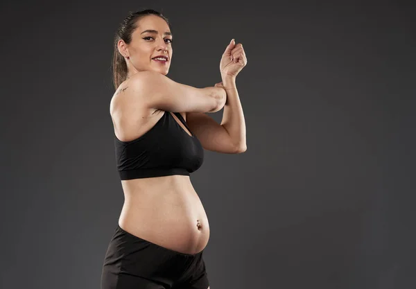 Pregnant Weight Lifter Hispanic Woman Doing Fitness Exercises Studio Shot — Stok fotoğraf