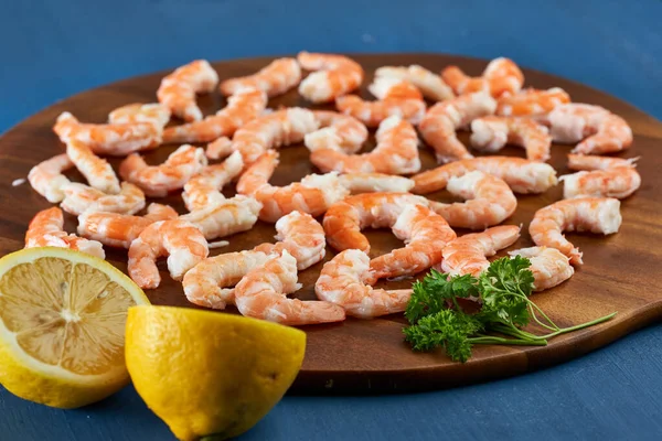 Unshelled Raw Red Prawns Wooden Board — Stock Photo, Image