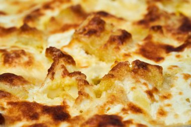 Yunan mutfağı spesiyalitesi musakkanın yakın çekimi.