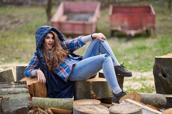 Hermosa Mujer Joven Aire Libre Campo Imagen De Stock