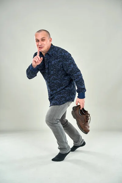 Man Holding His Shoes Walking Tiptoe Complete Silence — Stock Photo, Image