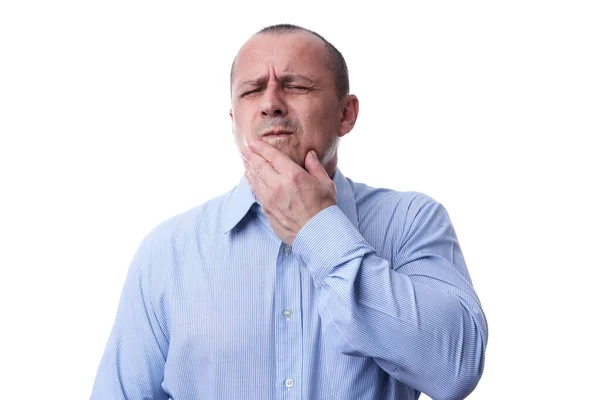 Beyaz Arka Planda Güçlü Diş Ağrısı Olan Beyaz Adamı — Stok fotoğraf