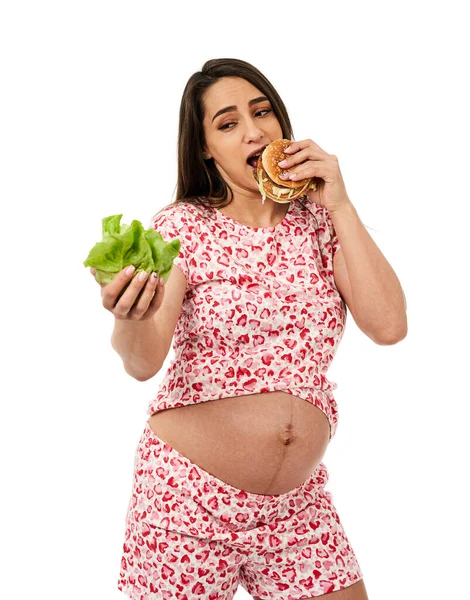 Mujer Embarazada Eligiendo Entre Una Lechuga Una Hamburguesa Aislada Sobre — Foto de Stock