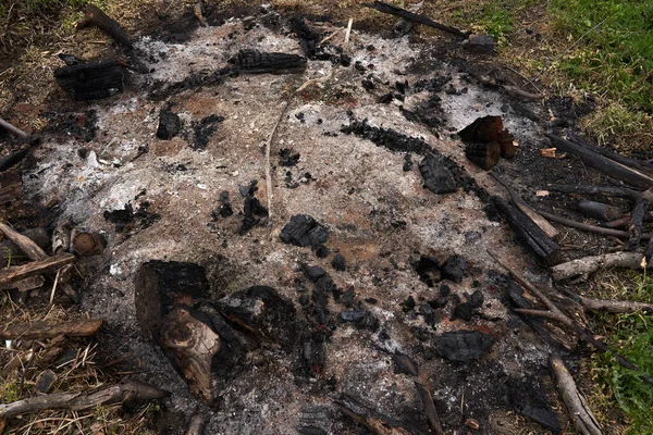 Emplacement Grand Feu Sur Herbe Avec Une Grande Zone Brûlée — Photo