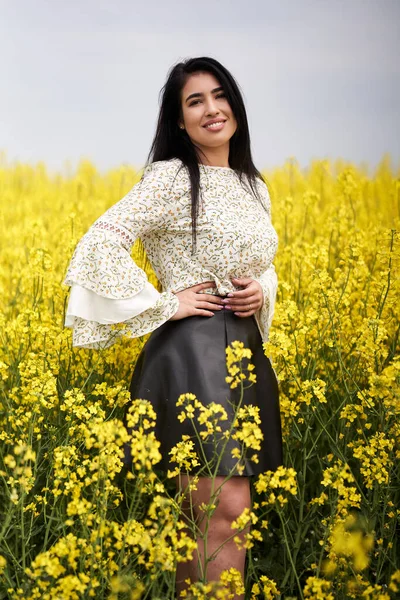 Beautiful Brunette Hispanic Young Woman Blooming Canola Field — Stock Photo, Image