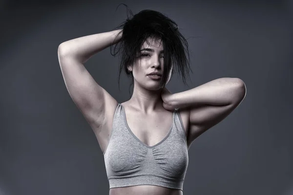 Beautiful Alluring Size Hispanic Young Woman Posing Confident Gray Background — ストック写真