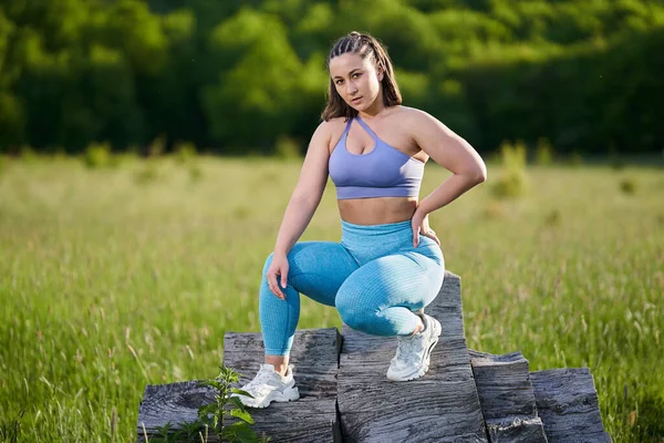 Size Young Woman Sport Attire Doing Fitness Exercises Body Weight — Stock Photo, Image