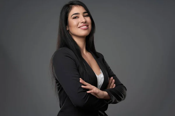 Studio Portrait Smiling Hispanic Businesswoman Gray Background — Stock Photo, Image