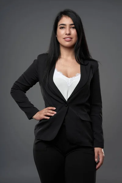 Studio Portrait Smiling Hispanic Businesswoman Gray Background — Stock Photo, Image