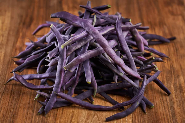 Raw Purple Fava Beans Wooden Board — Stock Photo, Image