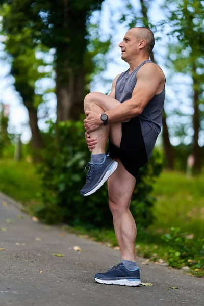 Langstreckenläufer Dehnen Und Wärmen Sich Vor Dem Lauf — Stockfoto