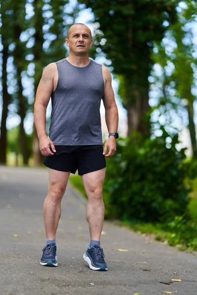 Corredor Larga Distancia Estirándose Calentándose Antes Una Carrera — Foto de Stock