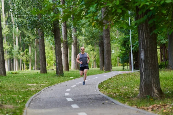 Athletic Man Långdistanslöpare Utbildning Parken Gränder — Stockfoto