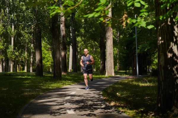 Athlétisme Homme Marathon Coureur Entraînement Dans Les Ruelles Parc — Photo