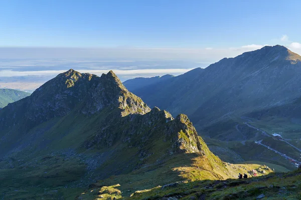 Romanya Daki Fagaras Sıradağları Yaz Sonu Kayalık Zirveli Manzarası — Stok fotoğraf