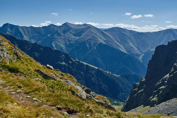 罗马尼亚的Fagaras山脉 夏末的风景 有岩石峰 — 图库照片