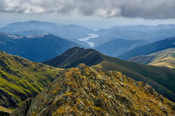 Pasmo Górskie Fagaras Rumunii Późny Letni Krajobraz Skalistymi Szczytami — Zdjęcie stockowe