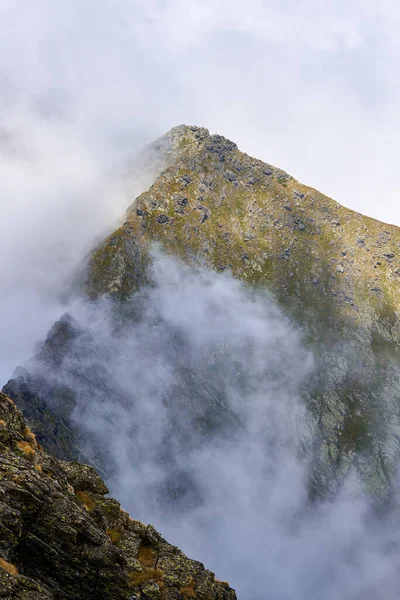 Pasmo Górskie Fagaras Rumunii Późny Letni Krajobraz Skalistymi Szczytami — Zdjęcie stockowe