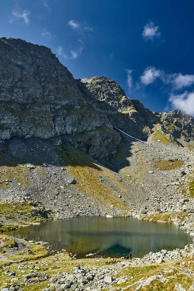 Paisagem Com Lago Glacial Caltun Fagaras Gama Montanhas Roménia — Fotografia de Stock