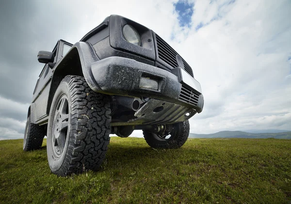 Offroad auto v horách — Stock fotografie