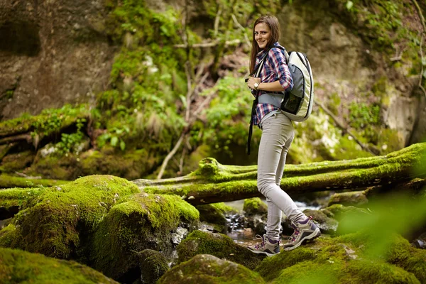 Woman hiker crossing the river — Stock Photo, Image