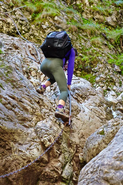 Jovencita escaladora —  Fotos de Stock