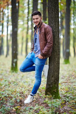 şık genç adam