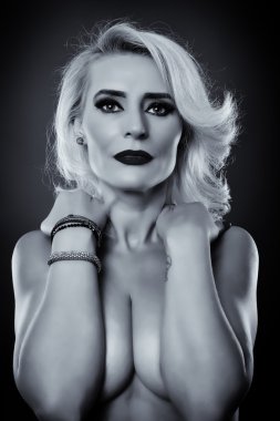 Çekici sarışın Bayan