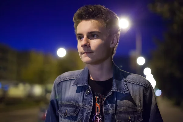 Teenage boy in urban environment at night — Stock Photo, Image