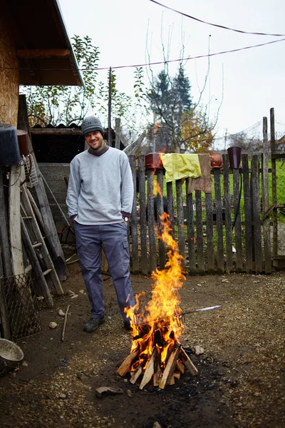 Farmer making barbecue — Stock Photo, Image