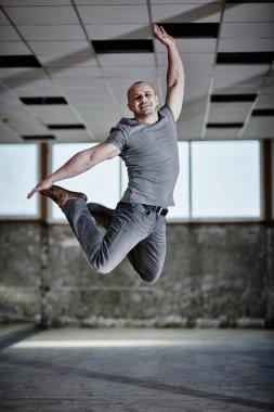 Kentsel dansçı atlama