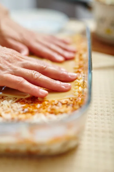 Processo di cottura delle lasagne — Foto Stock