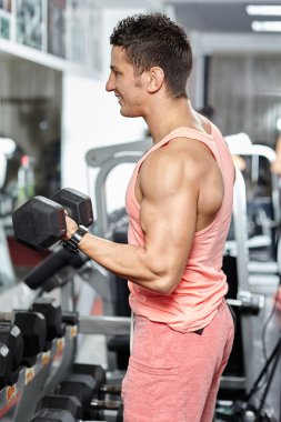 Bir spor olarak pazı çalışma yapan erkek