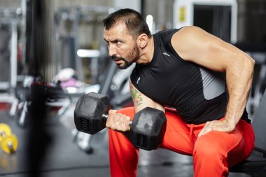 Bir spor olarak pazı çalışma yapan erkek
