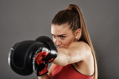 Kickbox kadın sol yumruk